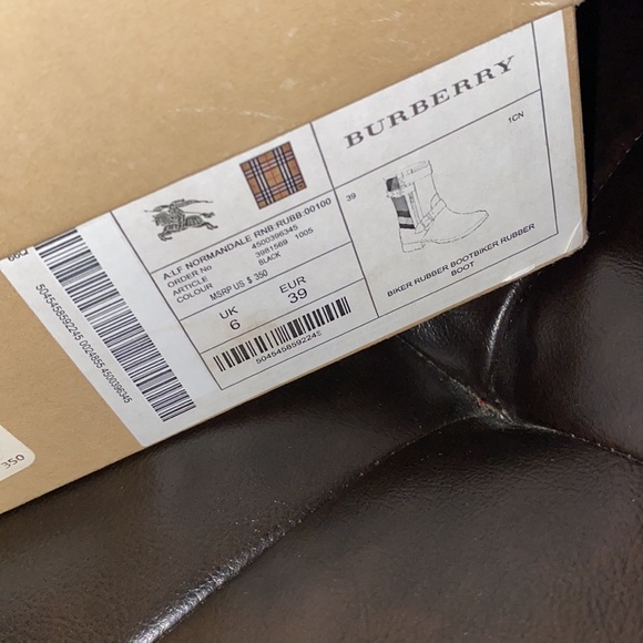 Burberry rain boots lightly used - Picture 2 of 3